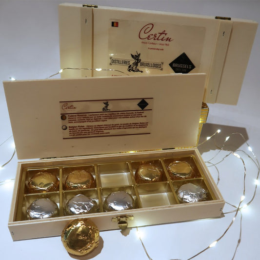 Box set of 10 chocolate pralines with Brussels Dry Gin